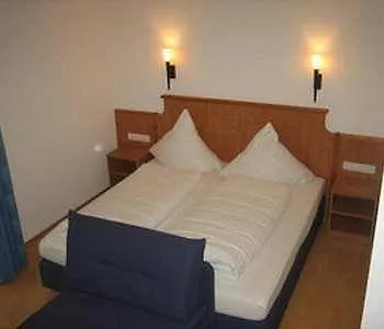 Waldhof Pensión 3*